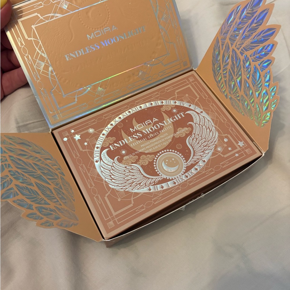 Moira Endless Moonlight Eyeshadow Palette - Gold and Cream